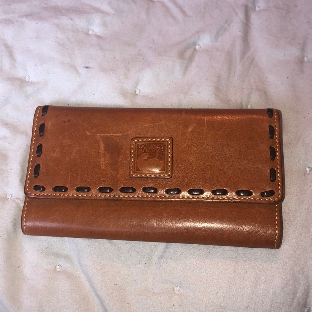 Dooney and bourke wallet🤎